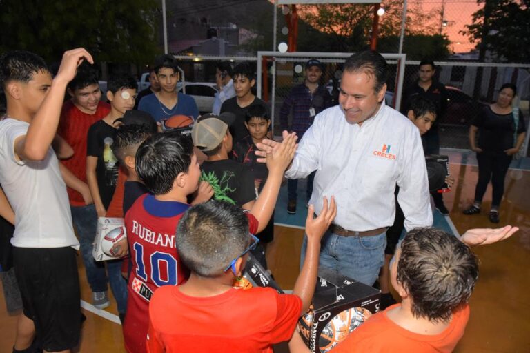 Entrega Toño Astiazarán parques rehabilitados en Las Lomas y El Ranchito