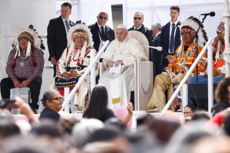 Papa Francisco pide perdón por abusos de la Iglesia contra indígenas de Canadá