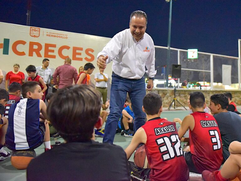 Anuncia Toño Astiazarán rehabilitación de canchas deportivas