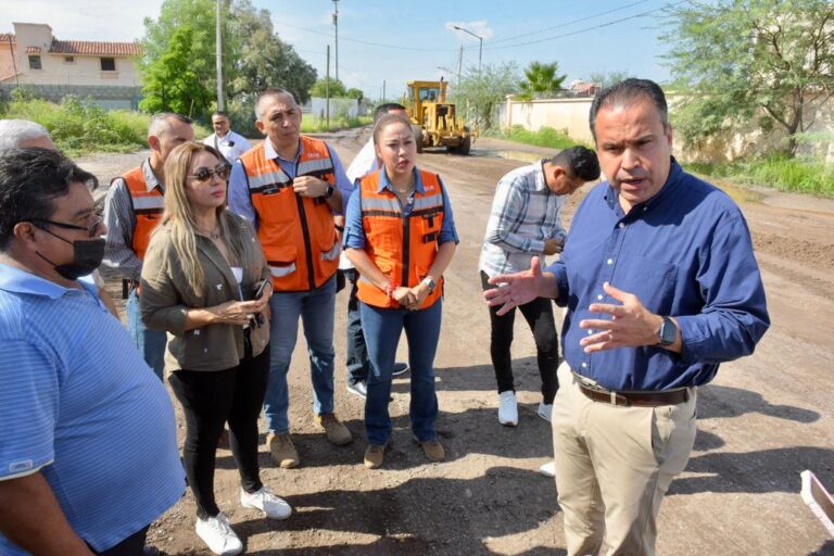 Supervisa Toño Astiazarán rehabilitación de la calle Chanate