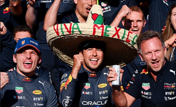 Checo Pérez responde con podio, subliderato y un “Viva México” a la crítica de Helmut Marko que lo llamó “sudamericano con muchos altibajos”