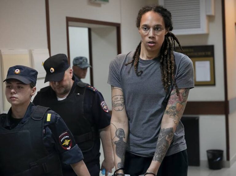 Brittney Griner, basquetbolista de EU, es sentenciada en Rusia a 9 años de prisión