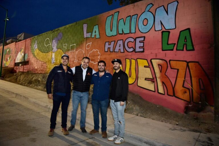 Celebra Toño Astiazarán con residentes de la colonia Insurgentes la entrega de seis avenidas con concreto hidráulico