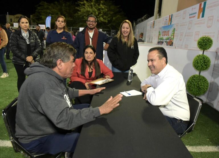 Acerca Toño Astiazarán servicios municipales a familias del poniente