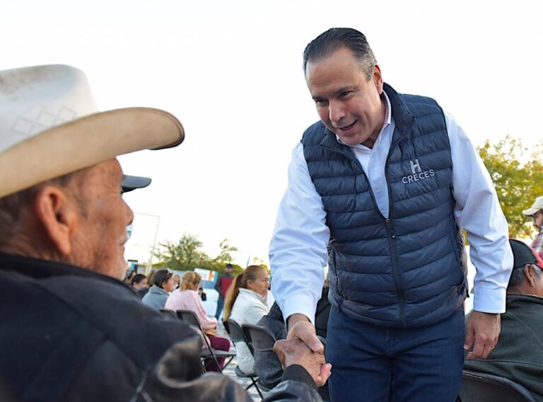 Al Palo Verde llevó Toño Astiazarán servicios municipales