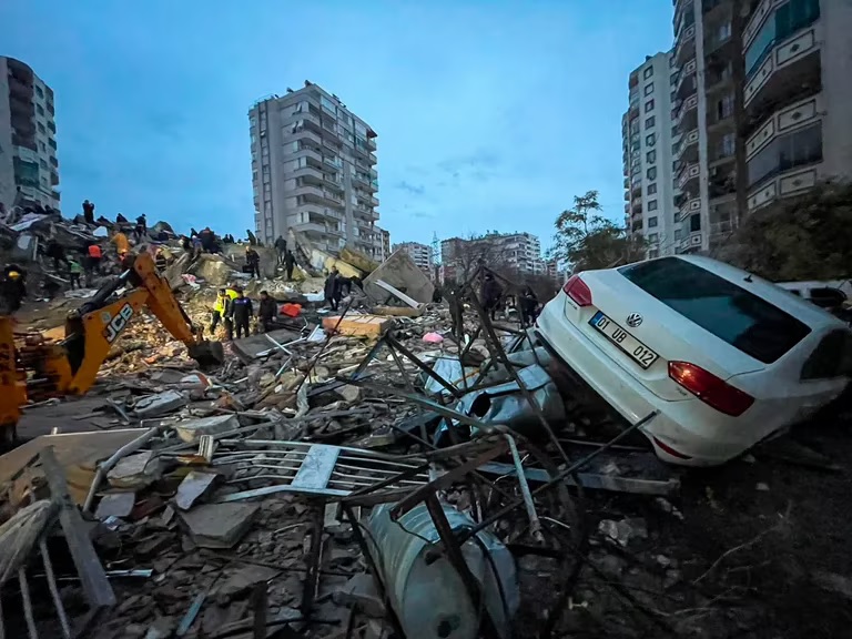 SRE, Semar y Sedena brindarán ayuda por el terremoto que sacudió Turquía; no hay mexicanos afectados