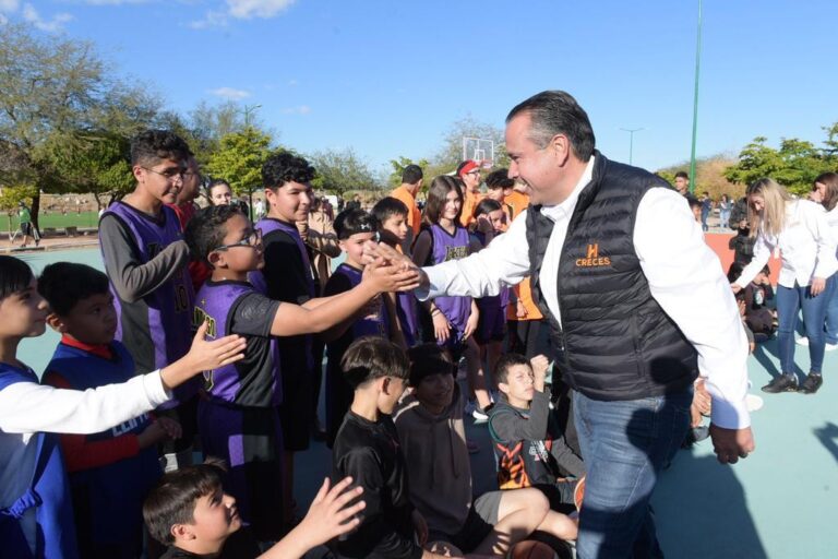 Cumple Toño Astiazarán a hermosillenses y entrega unidad deportiva modernizada en El Cárcamo