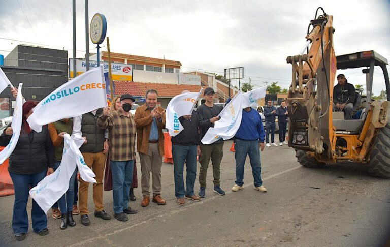 Inicia Toño Astiazarán renovación con concreto del crucero de Reforma y Colosio