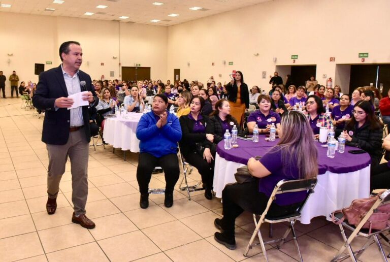 Reconoce Toño Astiazarán a mujeres trabajadoras