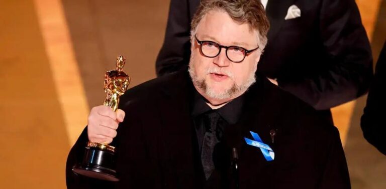 Guillermo del Toro triunfa en unos Premios Oscar que encumbraron la originalidad de Todo en todas partes al mismo tiempo