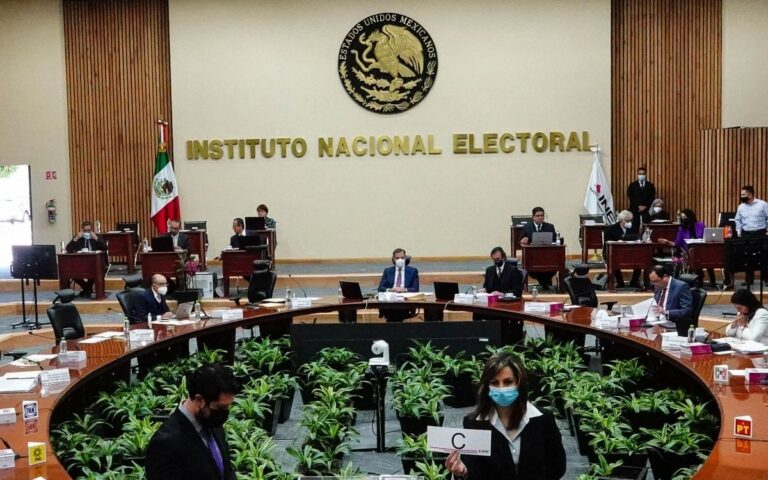 Pactan partidos elegir a una mujer para presidir el INE