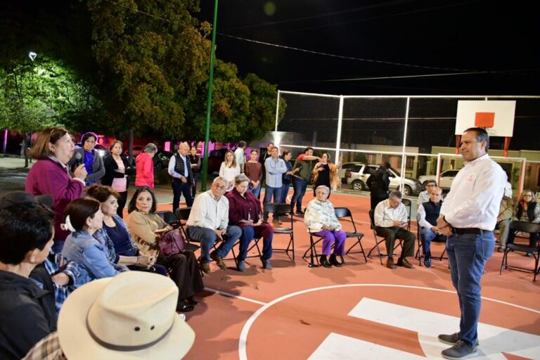 Entrega Toño Astiazarán mejoras a parque Ébanos en Fuentes del Mezquital