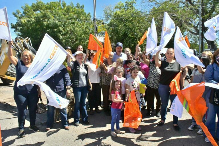 Inicia Toño Astiazarán rehabilitación de la calle 14 de Abril en la colonia Valle Hermoso