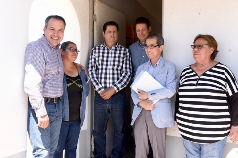 Visita Toño Astiazarán Casa de Salud que se rehabilitará en el ejido El Carmen