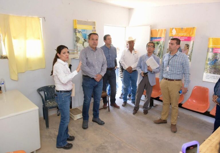 Visita Toño Astiazarán Casa de Salud que se rehabilitará en el ejido El Carmen