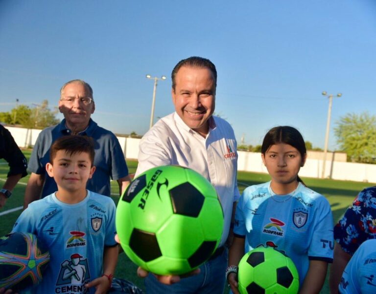 Entrega Toño Astiazarán rehabilitación con pasto sintético a cancha del Centro Hábitat Solidaridad I