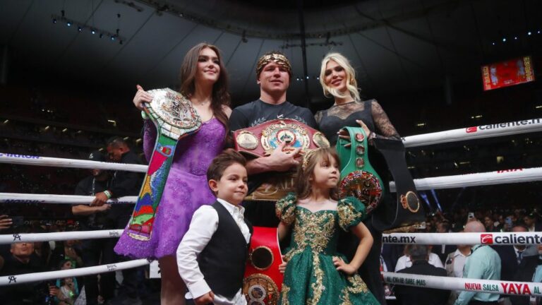 ‘Canelo’ Álvarez lanza un ‘golpe’ a sus detractores tras llenar el Estadio Akron: “Para los que dicen que no me quieren”