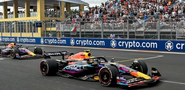 ‘Checo’ sube al podio de nuevo, entra en segundo lugar atrás de Max Verstappen