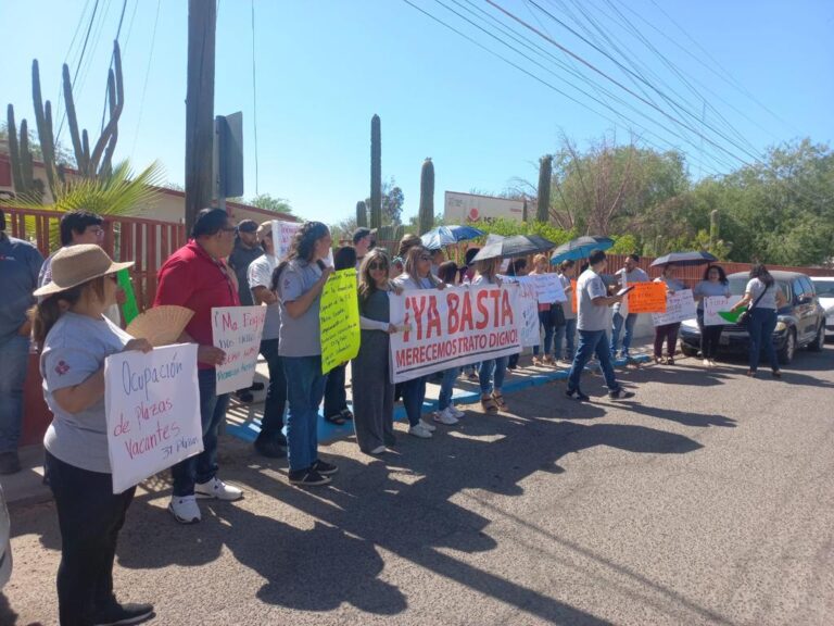 Exigen trabajadores del ISEA destitución de la titular