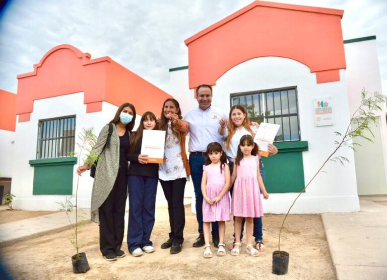 «A partir de hoy nuestra vida va a cambiar», afirma beneficiaria del programa Con Hogar CRECES en Hermosillo