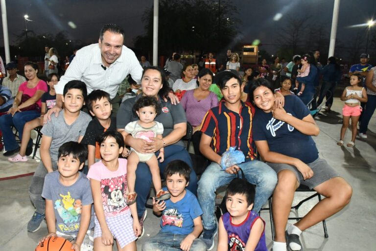 Entrega Toño Astiazarán obras hechas con Presupuesto CRECES a residentes de La Cholla