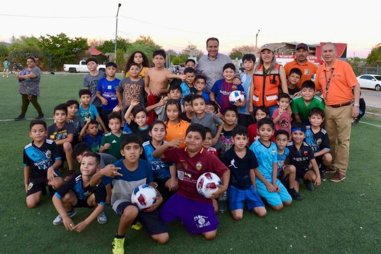 Entrega Toño Astiazarán rehabilitación de parque