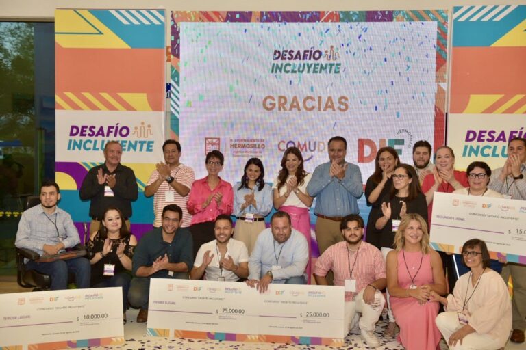 Premia Toño Astiazarán a ganadores de Desafío Incluyente