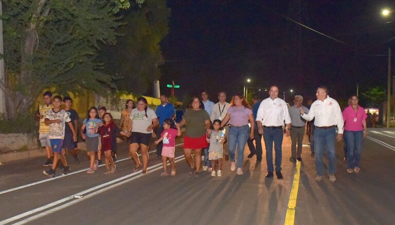 Entrega Toño Astiazarán recarpeteo de la calle Israel González y Centro de Respuesta Inmediata