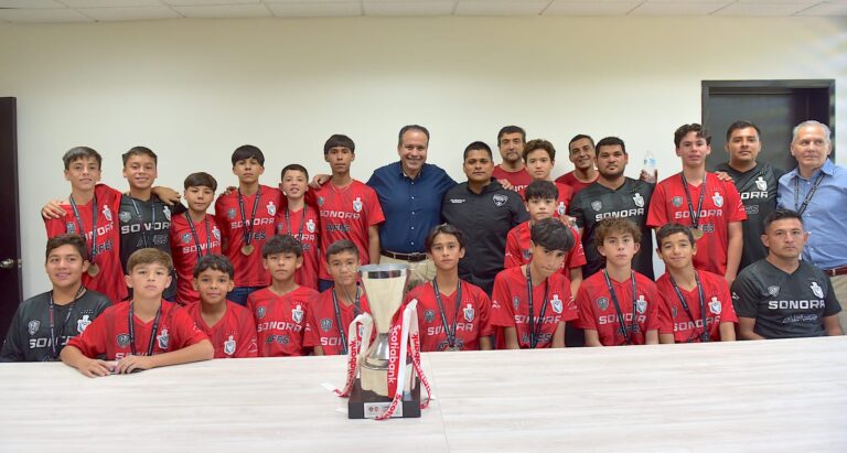 Celebra Toño Astiazarán bicampeonato nacional de jóvenes futbolistas hermosillenses