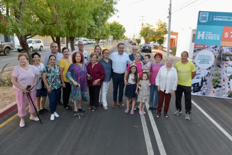 Entrega Toño Astiazarán recarpeteo en calle 14 de Abril